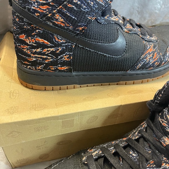 Nike Dunk High (Supreme- Vintage 2009) - Picture 5 of 9